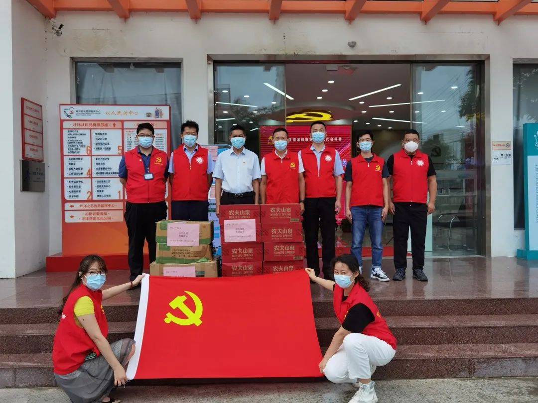 筑牢疫情防控“堡垒”！区委政法委全力以赴驰援社区 为疫情防控工作保驾护航