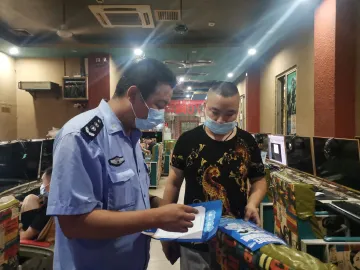 舍弃陪伴照顾家人，全心投入疫情防控！凤凰街道网格员陈嘉辉和何智鸿二三事