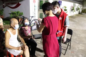 “冰”奶茶“暖”人心——翠湖社区防疫工作获群众点赞