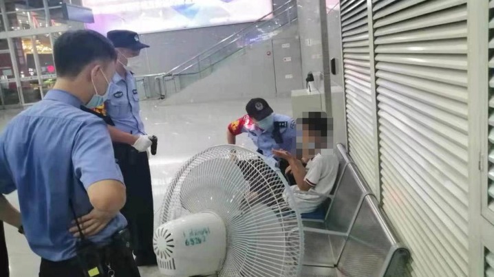 险！男童独自离家出走，所幸在珠海站碰到了......