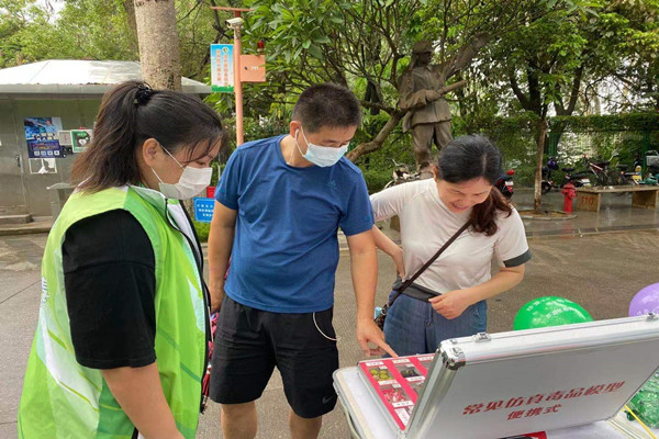 营造健康生活环境！平湖街道开展禁毒宣传活动