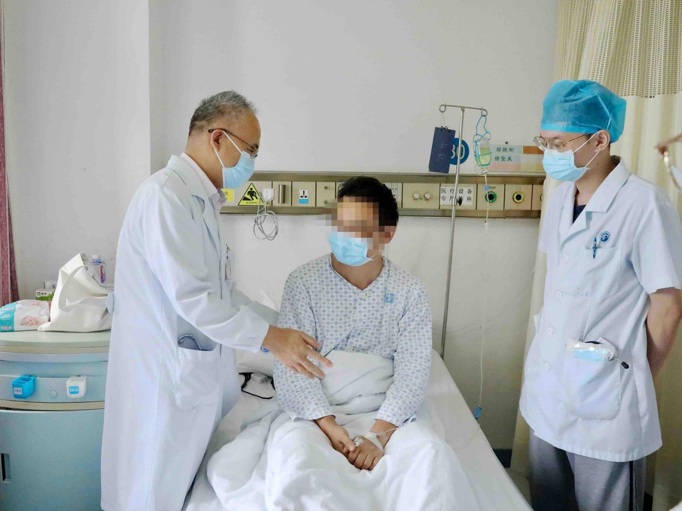 夜跑中年男子支架手术后恢复良好，预计下周将康复出院