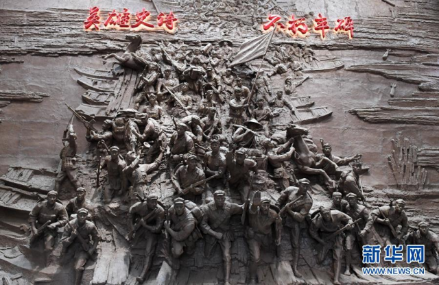 这是广西全州红军长征湘江战役纪念馆内的雕塑（2021年2月3日摄）。新华社记者 陆波岸 摄