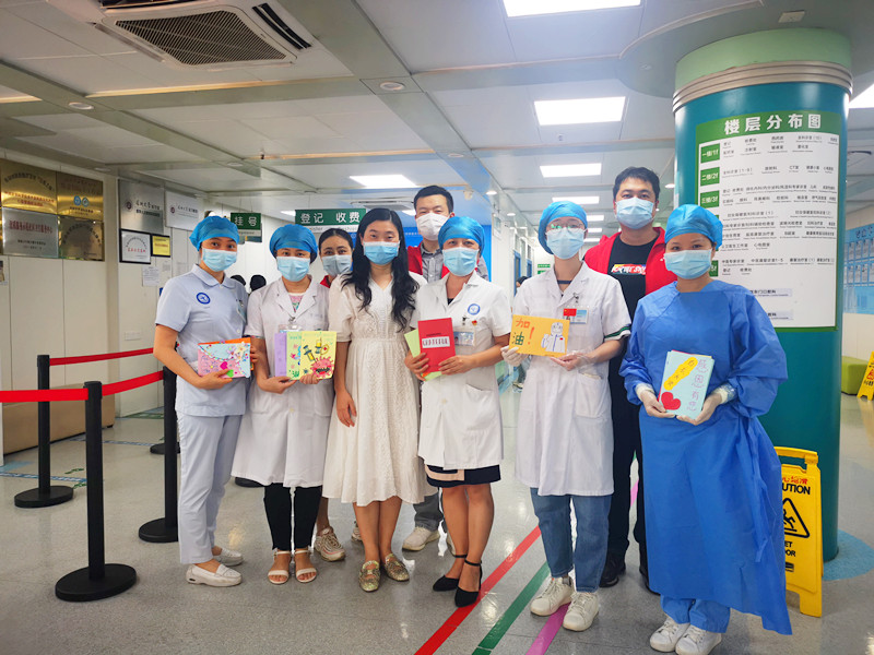 童心向阳共同抗疫 湖贝小学少先队用画致敬医务人员