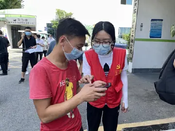 高温下的坚守 红星社区疫苗接种点“火力全开”
