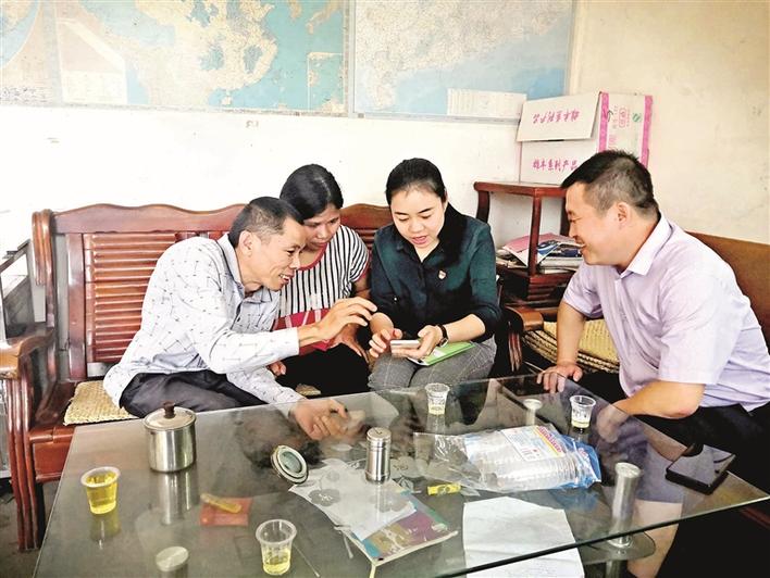 守护“我的孩子” 振兴“我的村庄” ——记全国优秀共产党员费英英