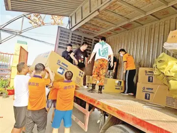 为灾区人民托起生命的方舟 宝企递四方组织力量向河南新乡、鹤壁捐赠冲锋艇