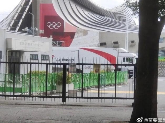 京牌、粤牌电视台转播车现身东京街头，日本网友：惊到了！