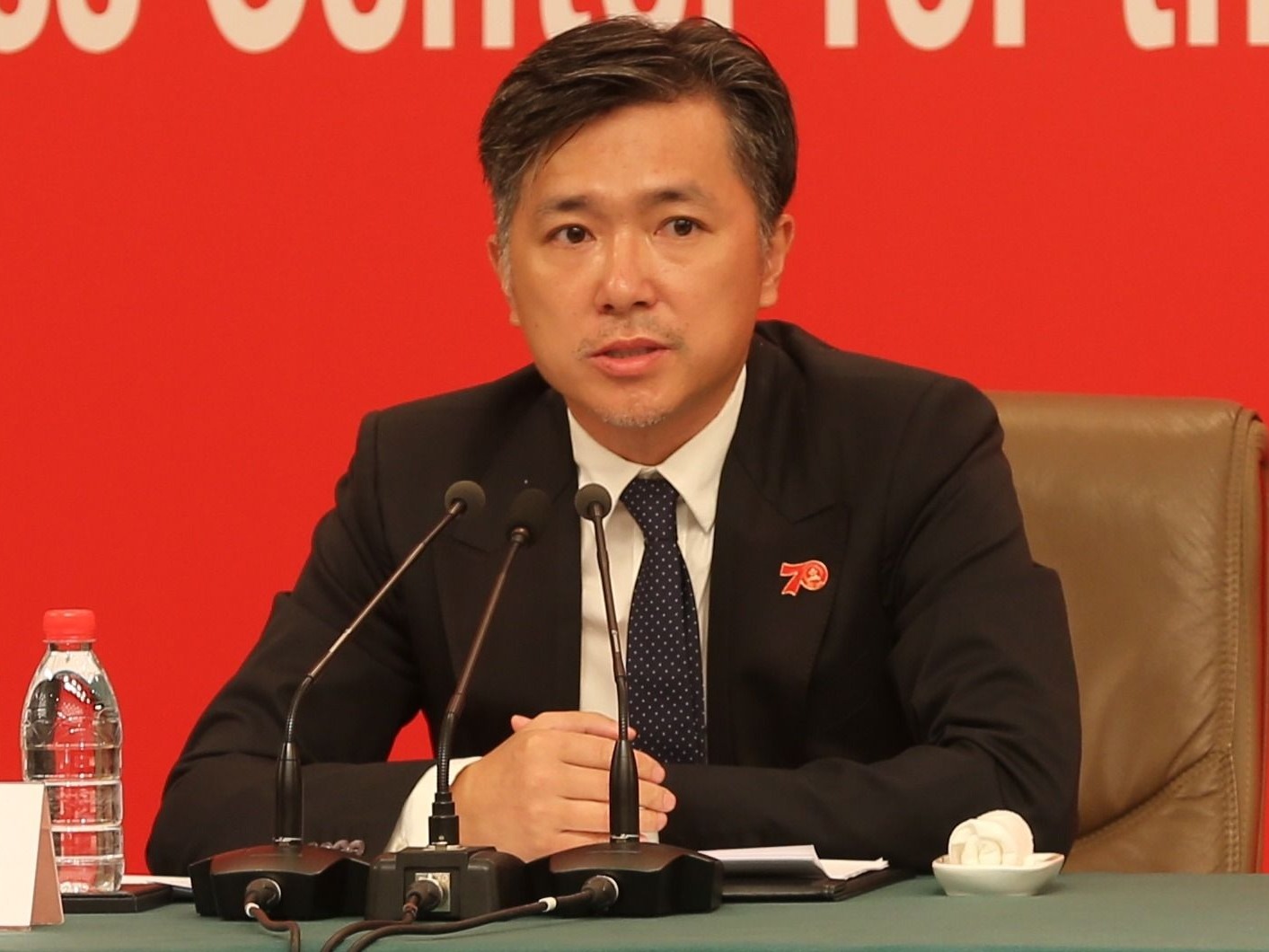 同时担任广场活动总导演和文艺演出执行总导演，听听他怎么说