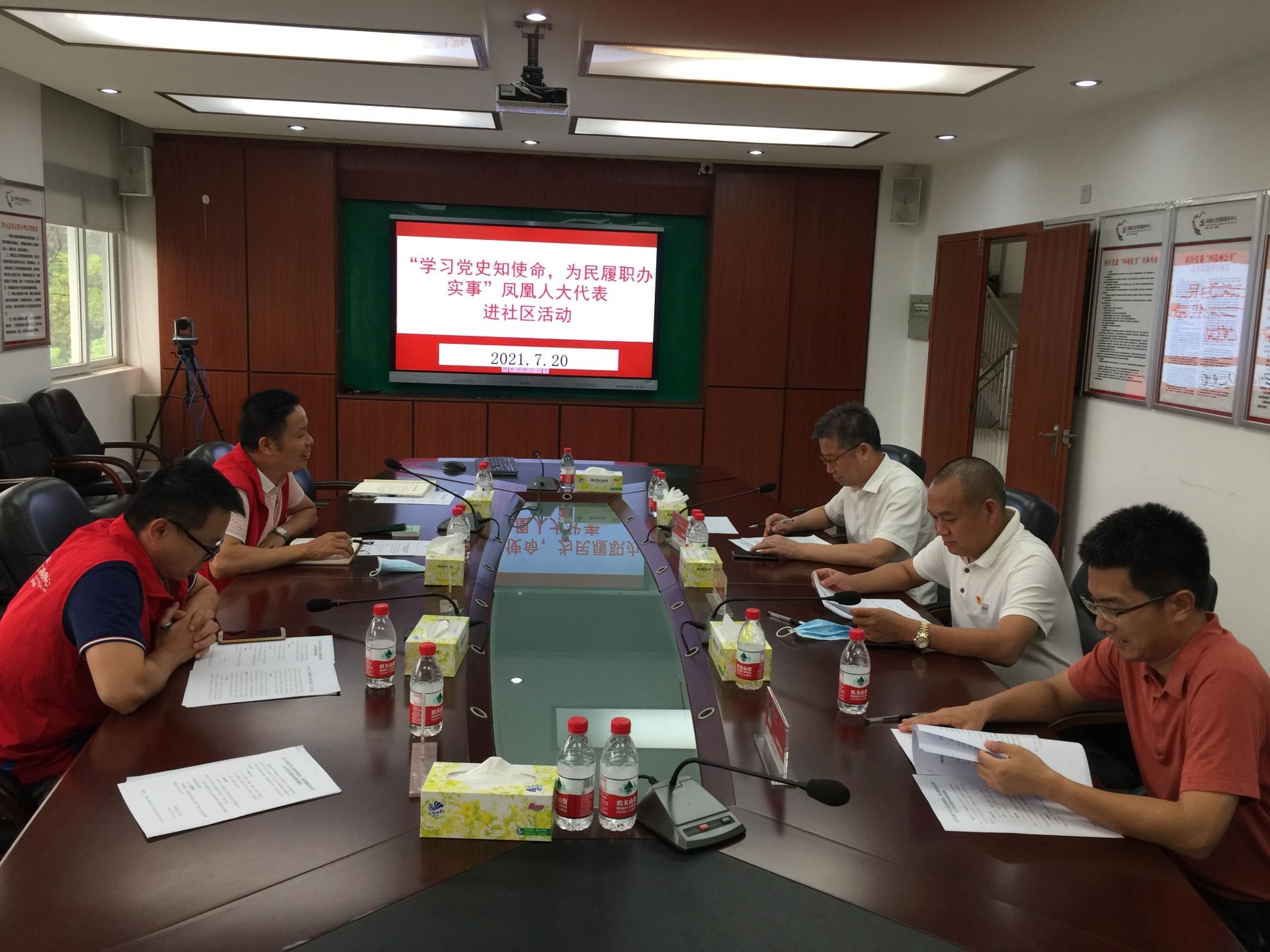 光明区人大代表走进凤凰社区听民意办实事