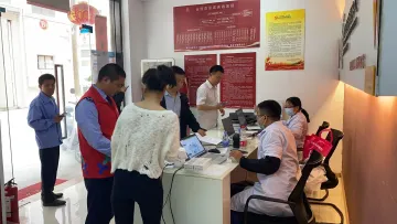 公明冠城园区党群服务暖人心企业点赞送锦旗