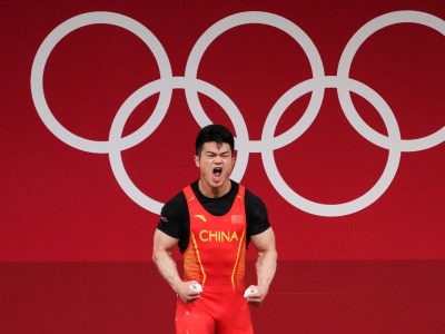 世界纪录！他来了他举了他赢了！石智勇轻取73公斤级金牌