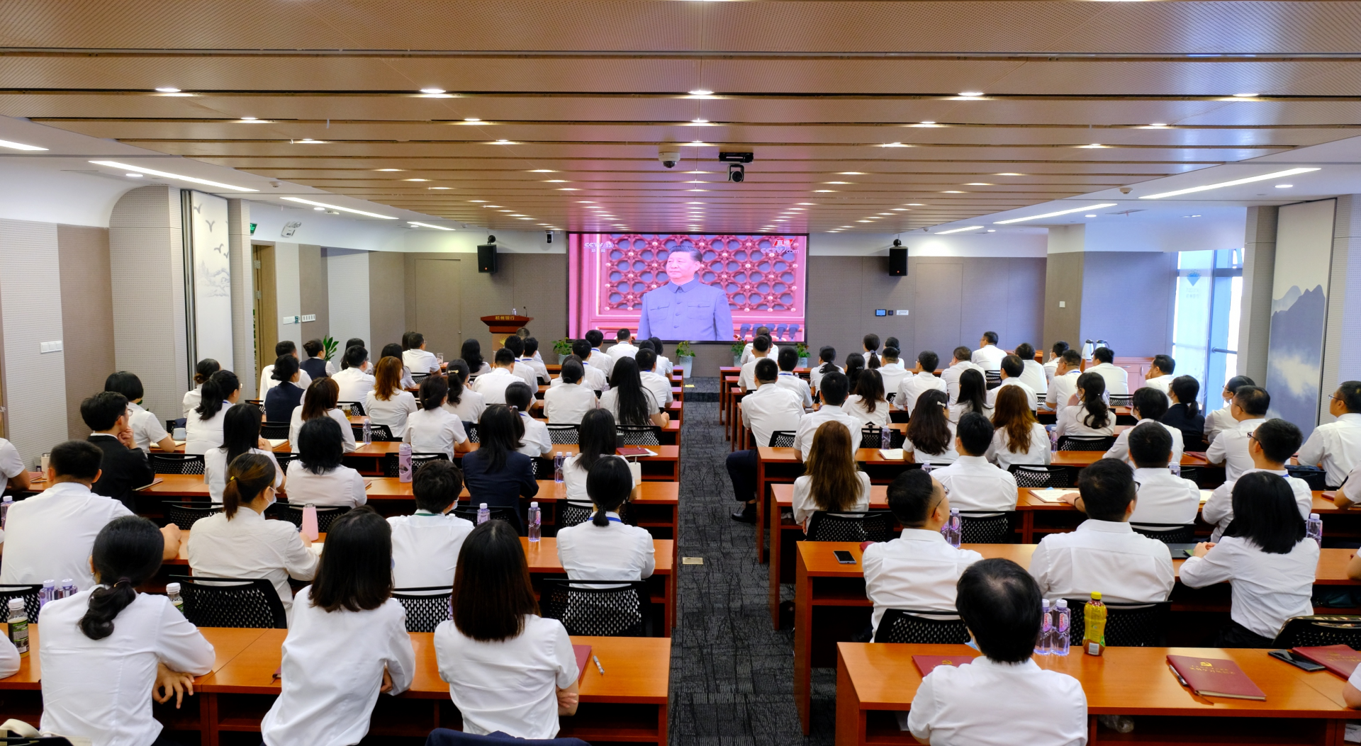 追忆峥嵘百年路，扬帆奋进正当时——杭州银行深圳分行开展庆祝建党百年主题活动