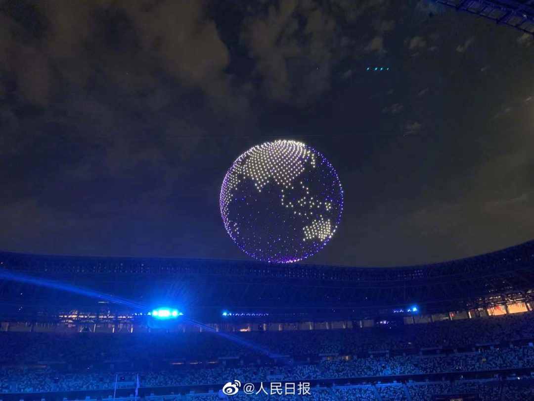 开幕式现场，1824架无人机空中拼出地球