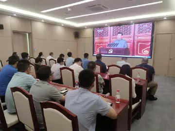 不负时代、不负韶华、赶超奔跑丨光明区住建局组织观看庆祝中国共产党成立100周年大会直播