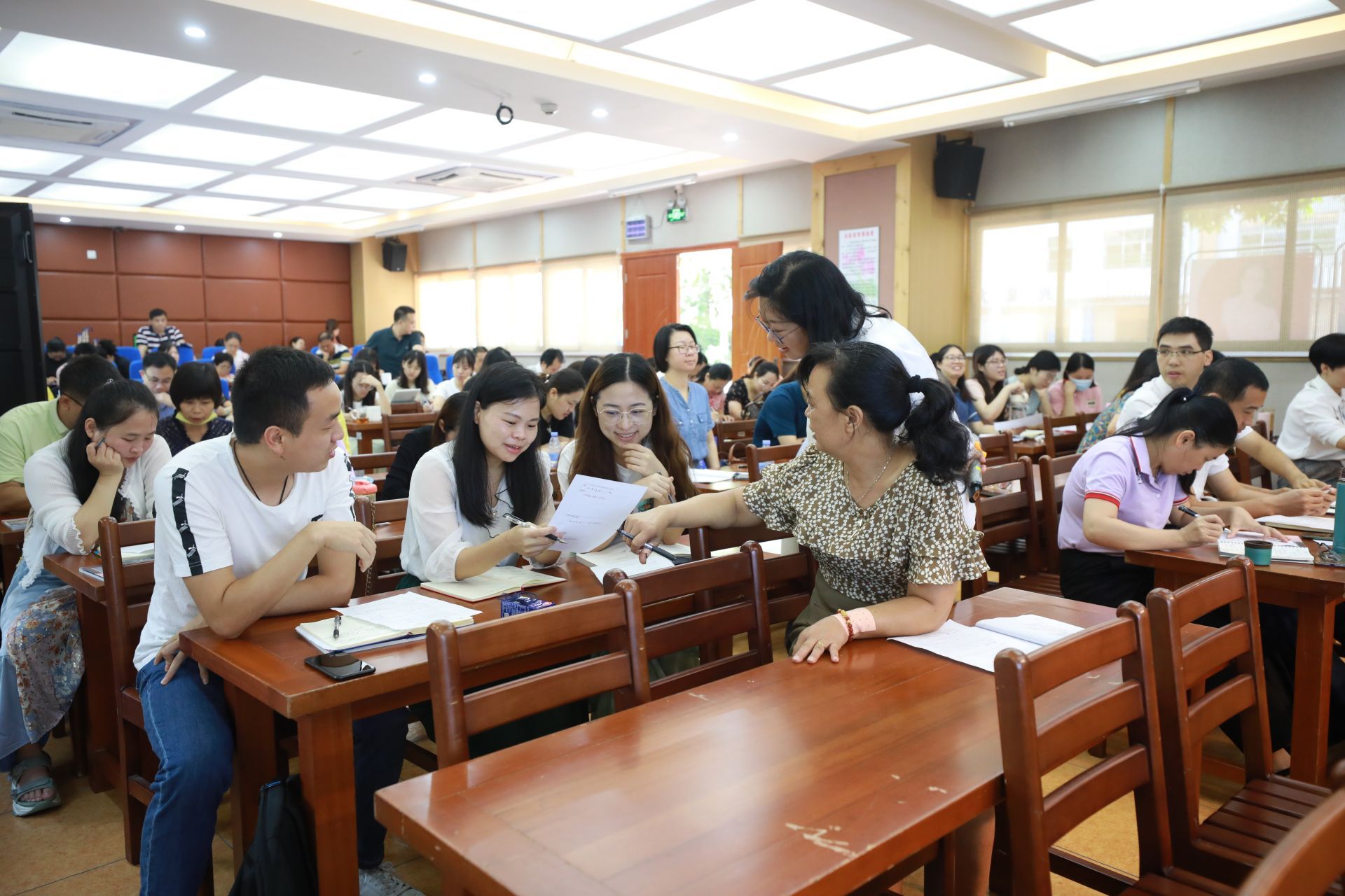 孜孜不倦勤学习，潜心钻研共成长——光明区东周小学组织全体教师开展暑期研训活动