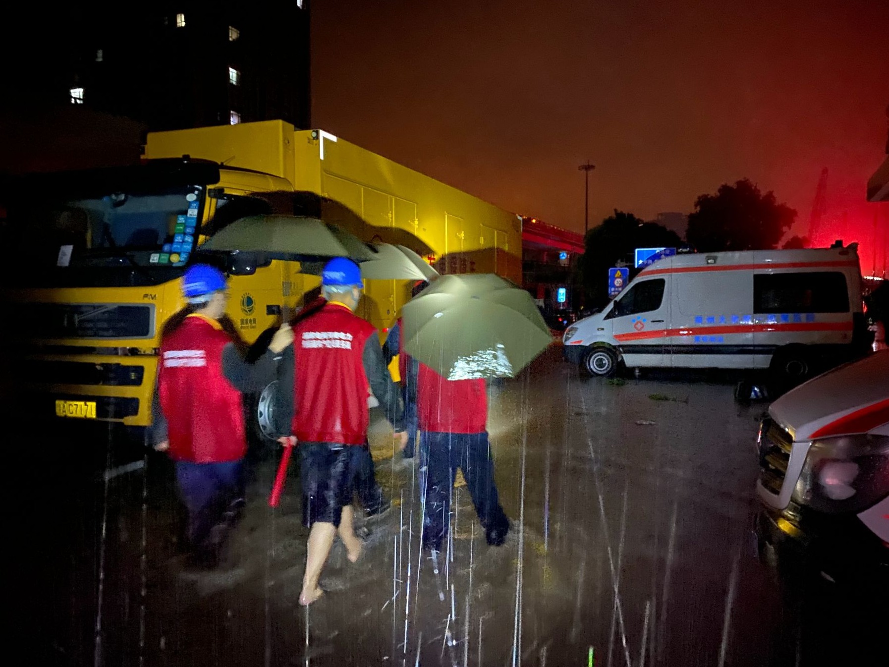 经彻夜抢修，郑大一附院ICU于21日凌晨5时恢复供电