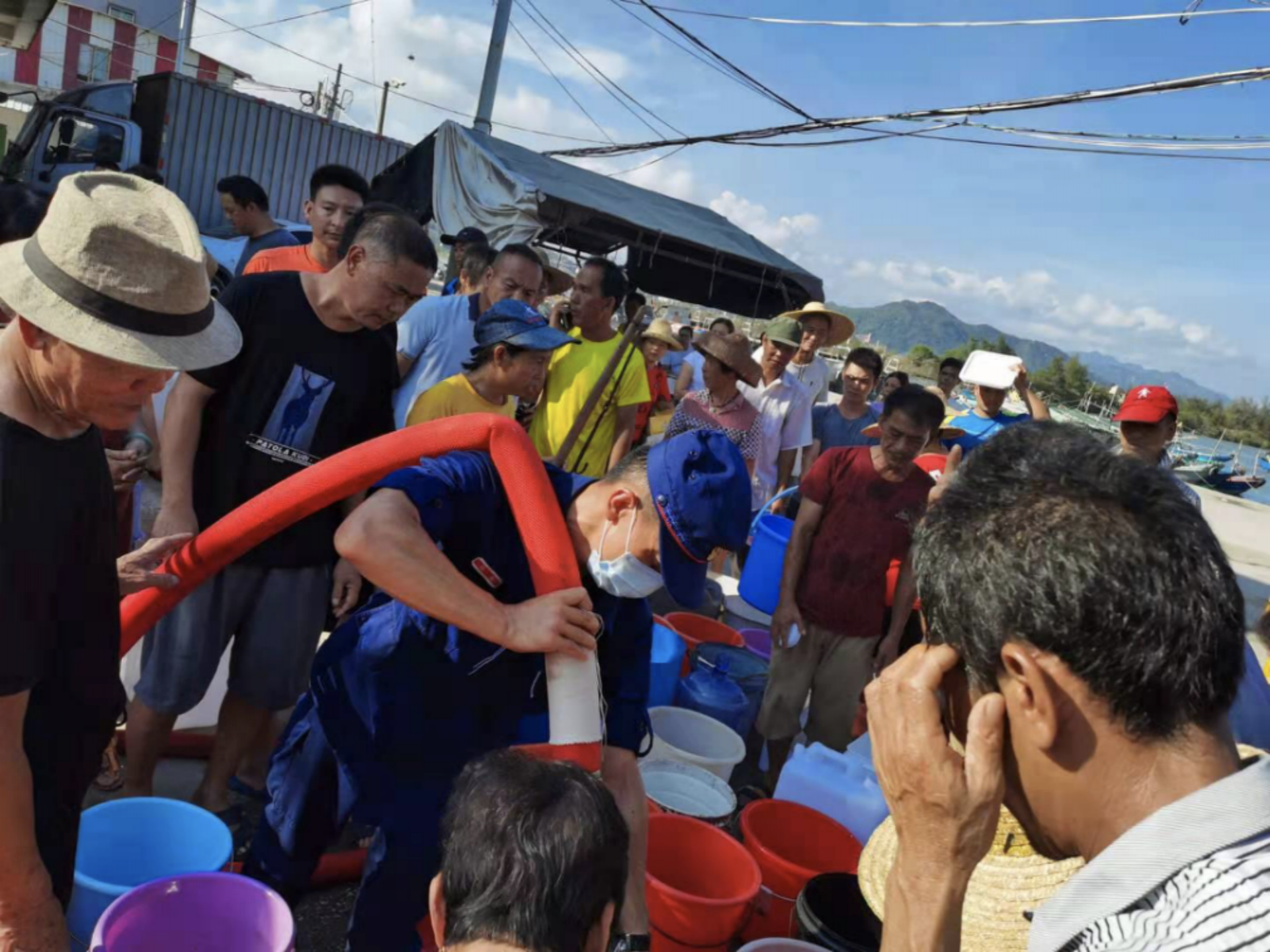 滴滴甘露润民心：深圳消防大亚湾特勤大队送水900余吨获点赞