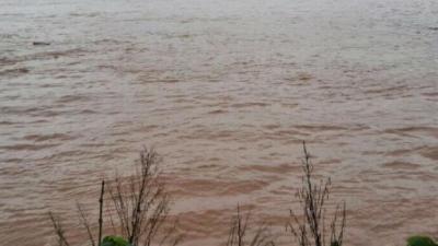 四川巴中最高降雨量达214.2毫米 紧急转移约8000人