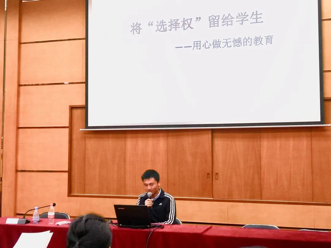 走近优秀党员，汲取榜样力量