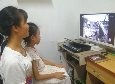 马山头社区组织青少年学生观看爱国教育电影