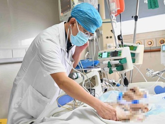 深圳一游泳教练因溺水昏迷进了ICU，暑期游泳这些情况不要忽视