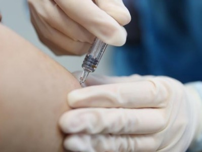 多地机关及企事业单位限期打疫苗，要求7月底前完成接种