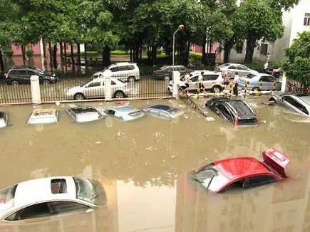 快件泡水、房屋漏水、车辆浸水......暴雨天自救攻略和维权普法知识点，果断收藏！