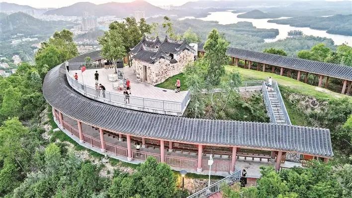 宝安尖岗山红色高空栈道，宝安人打卡新宠！