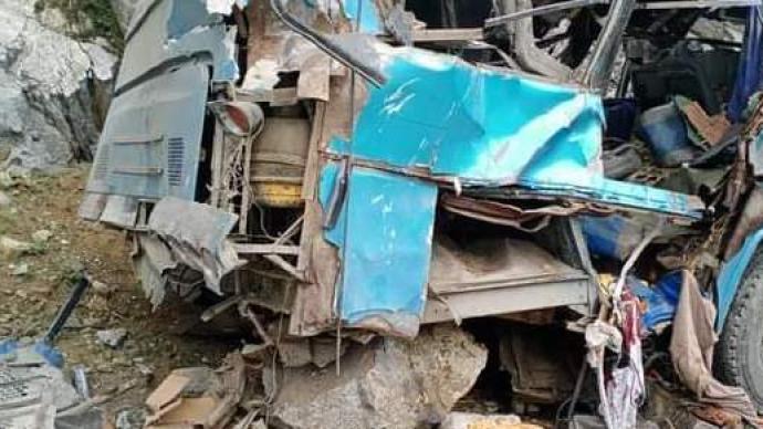 痛心！巴基斯坦载有数十名中国工程师的大巴爆炸，致13人死亡，包括9名中国公民