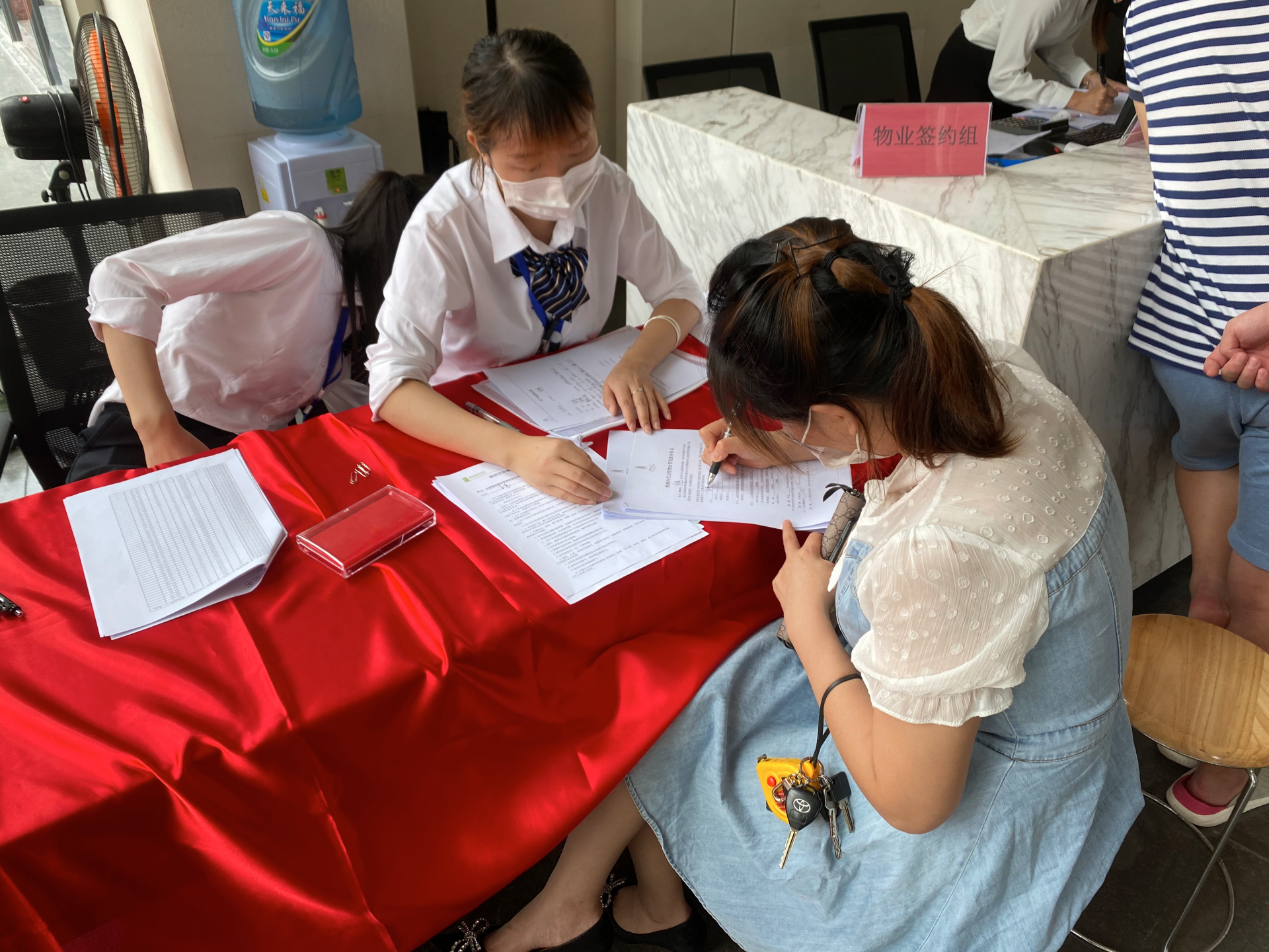 乔迁新居啦！罗湖公租房线上选房迎来首日签约入住  