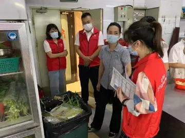 凤凰街道机关第七党支部“七一”期间为民办实事