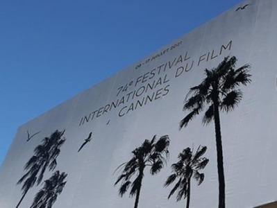 第74届戛纳电影节开幕，朱迪·福斯特获荣誉金棕榈奖