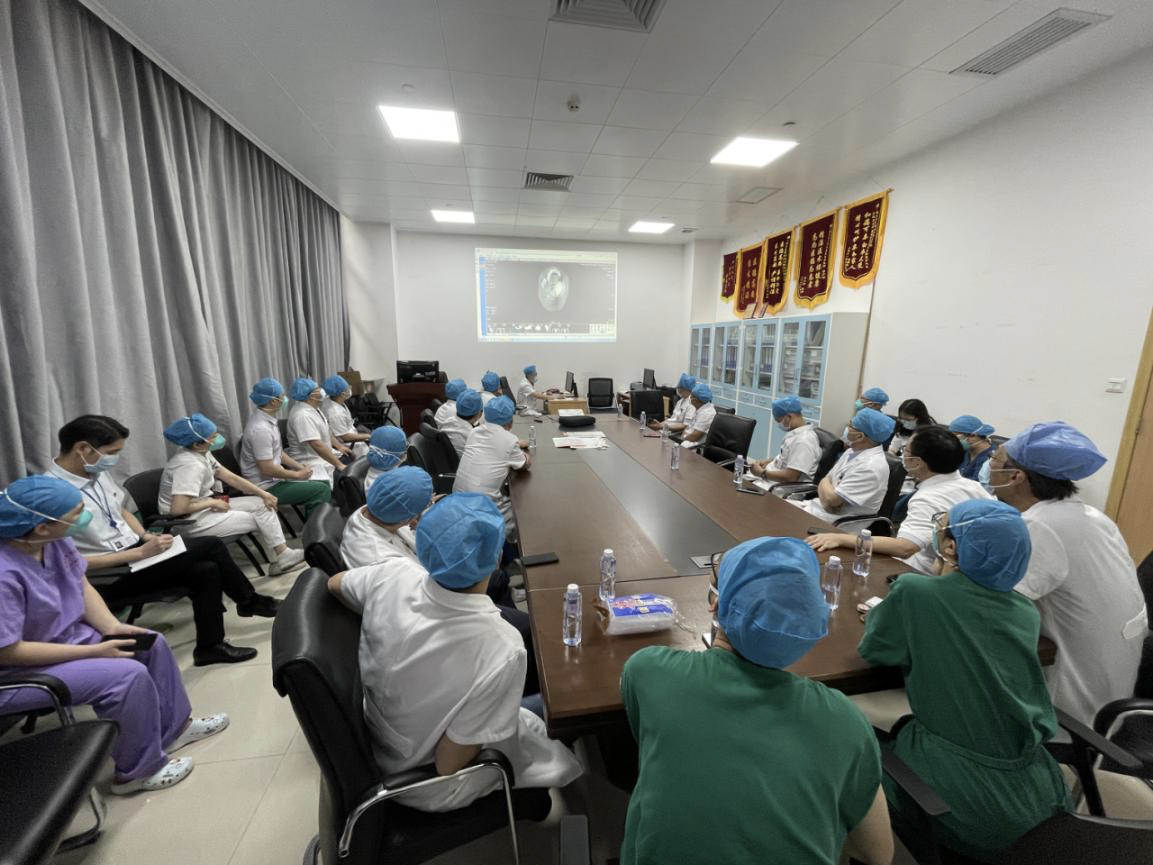 两根钢筋直穿施工人员颈肩及口腔！南方医院生死时速7小时成功取出