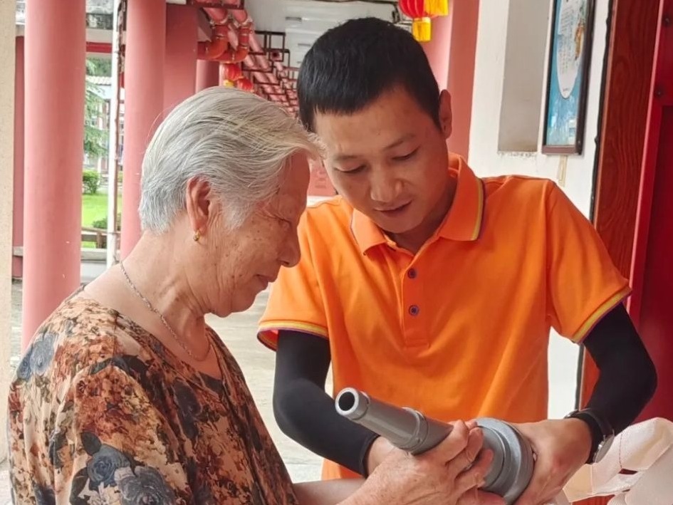 张志敏：敬老院里的85后年轻人