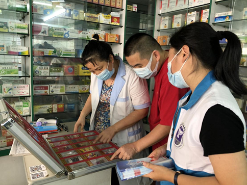 玉塘街道禁毒宣传进药店