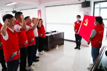 西田社区“组团”观看直播，热烈庆祝中国共产党成立100周年！