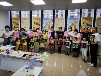 福民社区开展暑期亲子美术DIY活动              