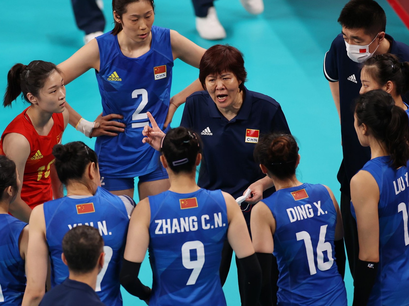 中国女排0-3不敌美国：东京奥运两连败，王梦洁再上热搜 