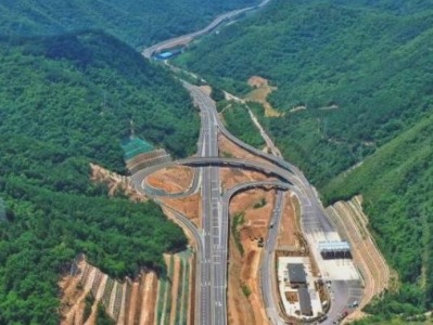 延黄高速公路建成通车，将有效缓解陕北煤炭资源运力紧张局面