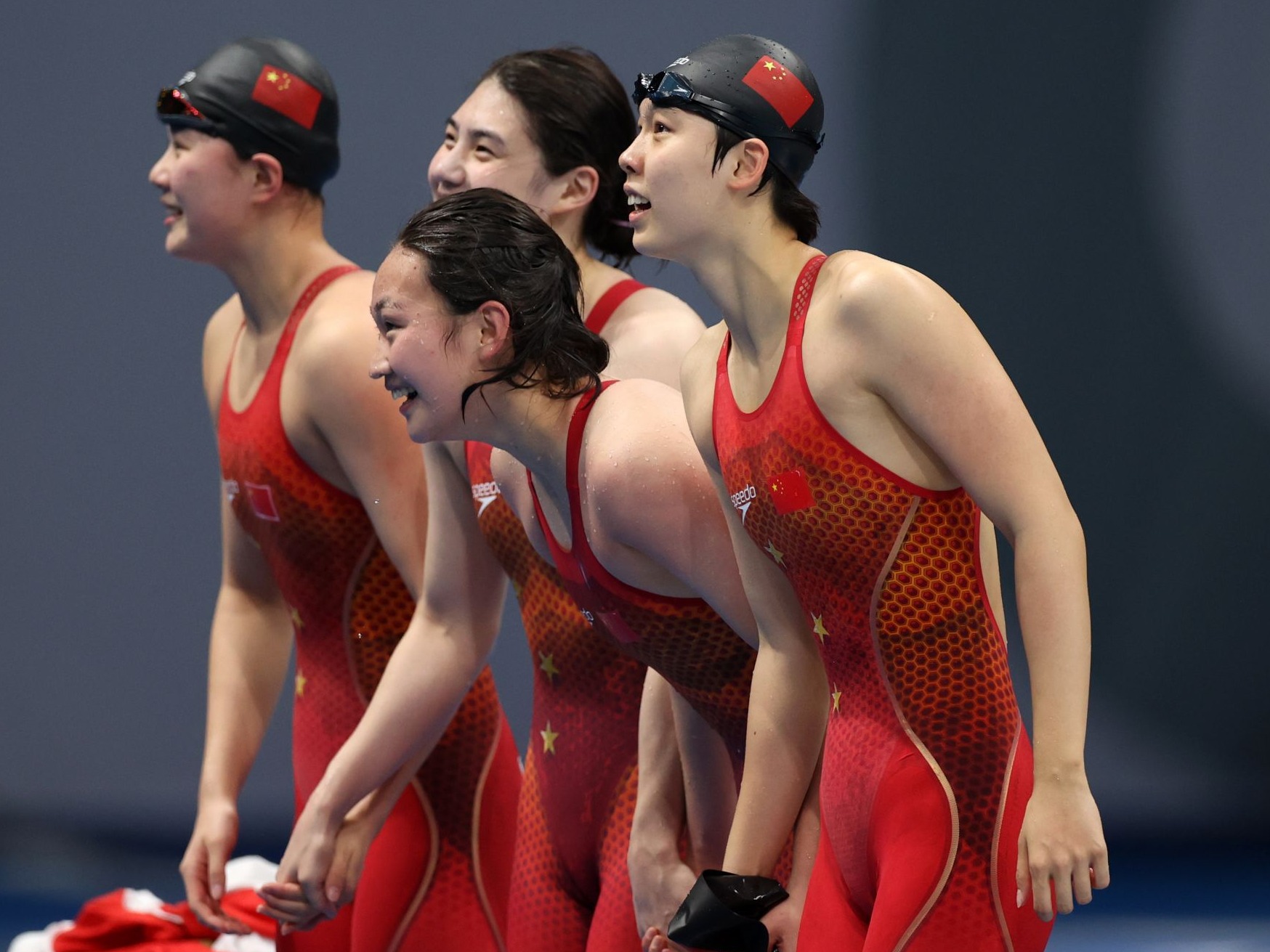 中国力量！拼了！女子4×200米自由泳接力破世界纪录夺金 