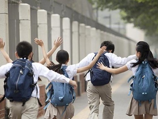 教育部辟谣取消教师寒暑假：暑托变第三学期说法不符合实际