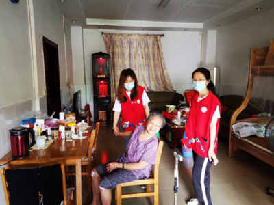 安享幸福晚年生活！西田社区组织专人陪同老人进行免费体检