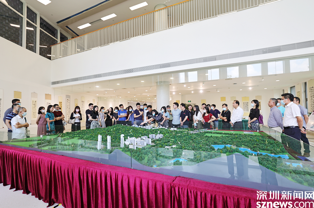 龙岗区举办香港大学湾区校友大运深港国际行活动