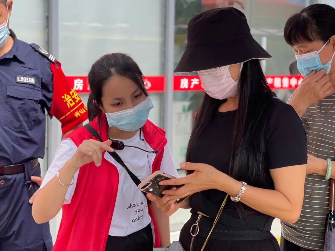 向奋战在防疫一线的坪山社工致敬！