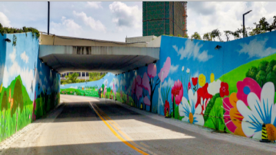 蓝天绿地 五彩花卉……珠海市斗门区乾务镇有座彩色桥洞！