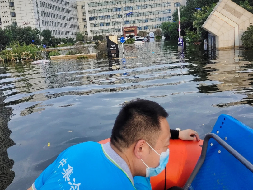 被赞“英雄”！8小时穿越洪水，中集冷云成功转移医院珍贵“样本”