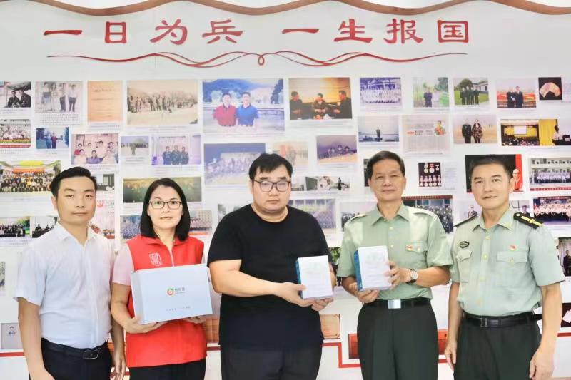 宝安八一前慰问“一等功臣之家”