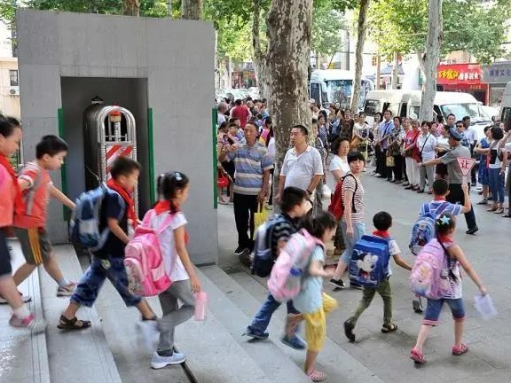 托管班来了，老师和学生都没寒暑假了吗？