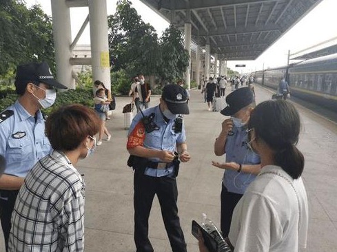 票证遗失是假，离家出走是真  深铁民警助12岁男孩回家